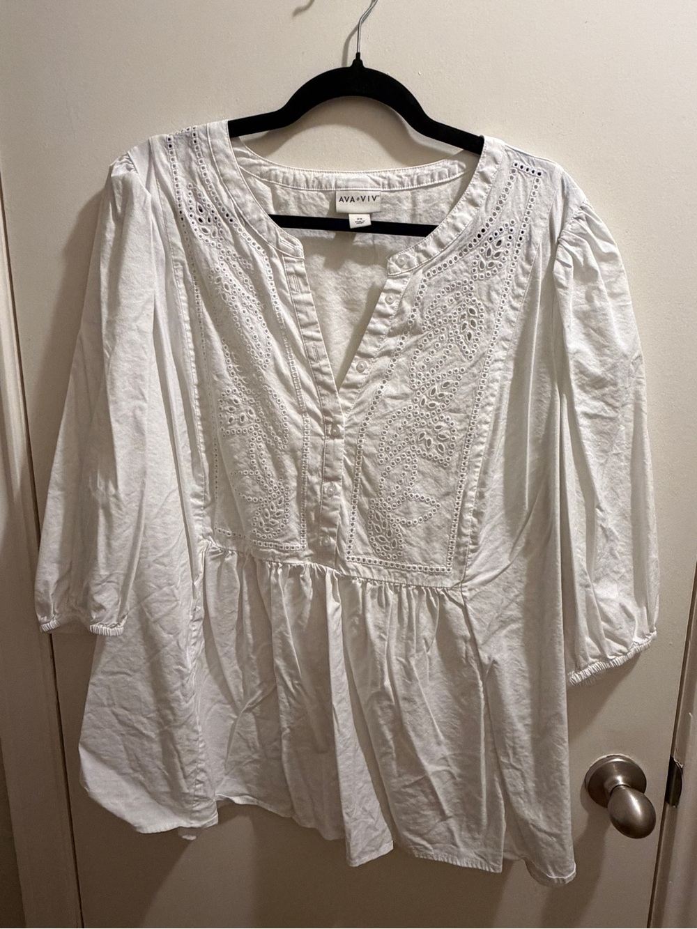 2x Plus Ava & Viv White Eyelet Peasant Blouse